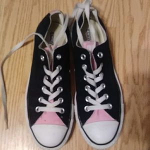 Women 8.5 converse Allstar low tops